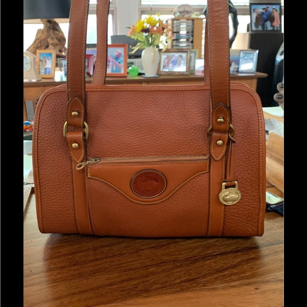 🌾 Dooney Bourke Satchel
